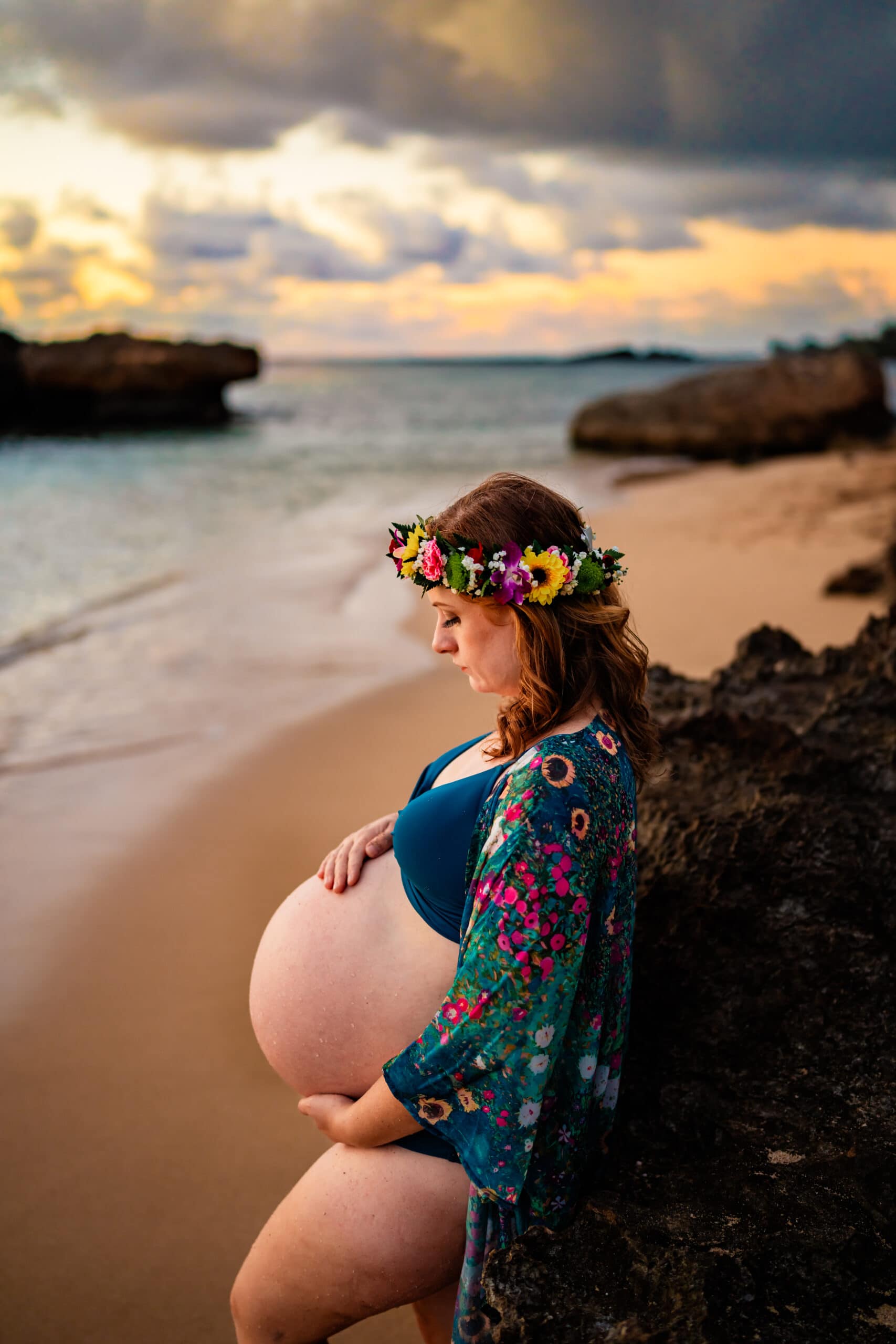Maternity photographer Waikiki Honolulu Oahu Hawaii